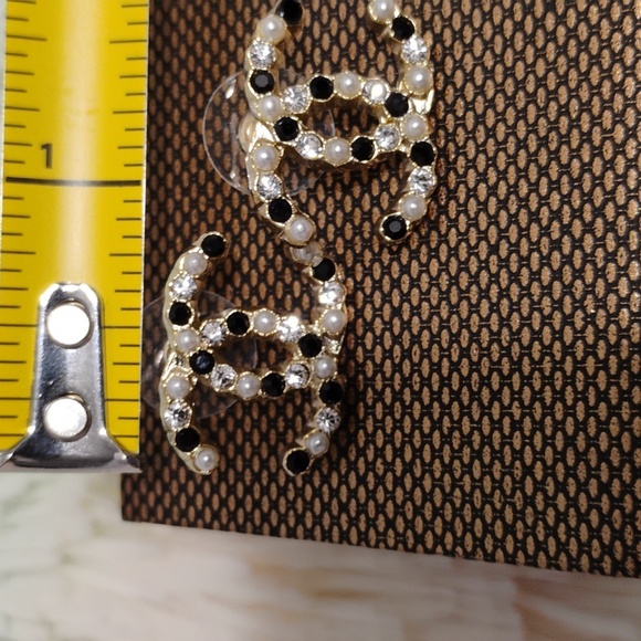 SALE! Auth CHANEL CC Black/White Crystals & Pearls Stud Earrings Gold Hardware - Picture 10 of 13